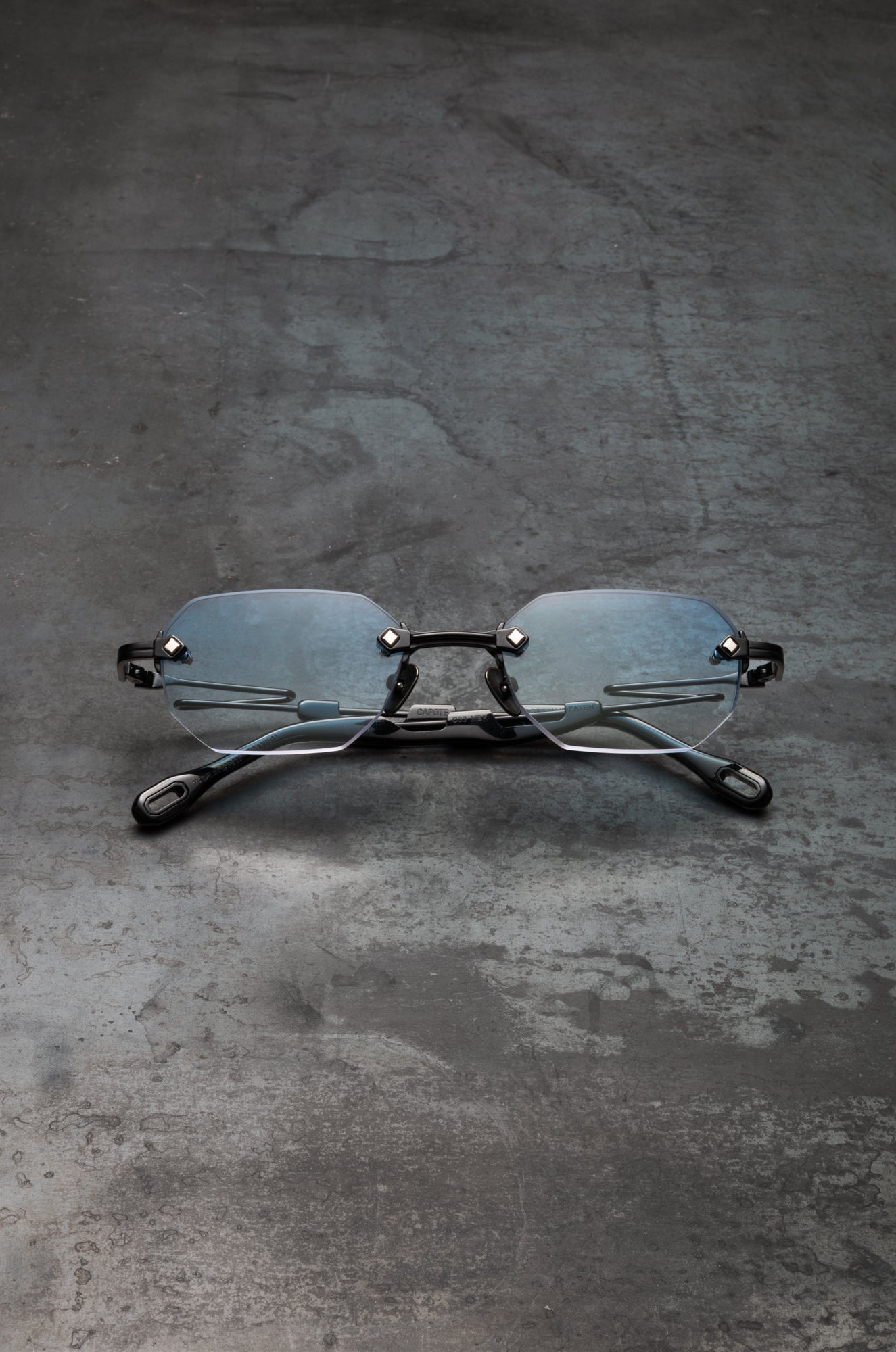 RIMLESS C33